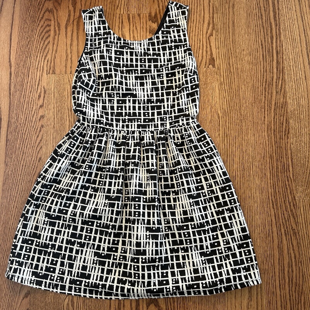 Be Bop Women Small Black White Tank Dress Geometric Cocktail Mini Low BackCasual